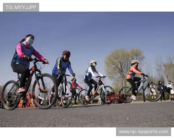 自行车赛事推广环保志愿者清洁赛道行动,自行车环保海报 自行车赛事推广环保志愿者清洁赛道行动,自行车环保海报